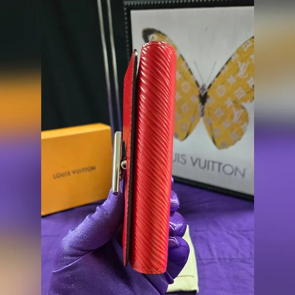 Louis Vuitton Red Epi Coquelicot Twist Lock Compact Wallet with Silver Logo - Picture 7 of 15